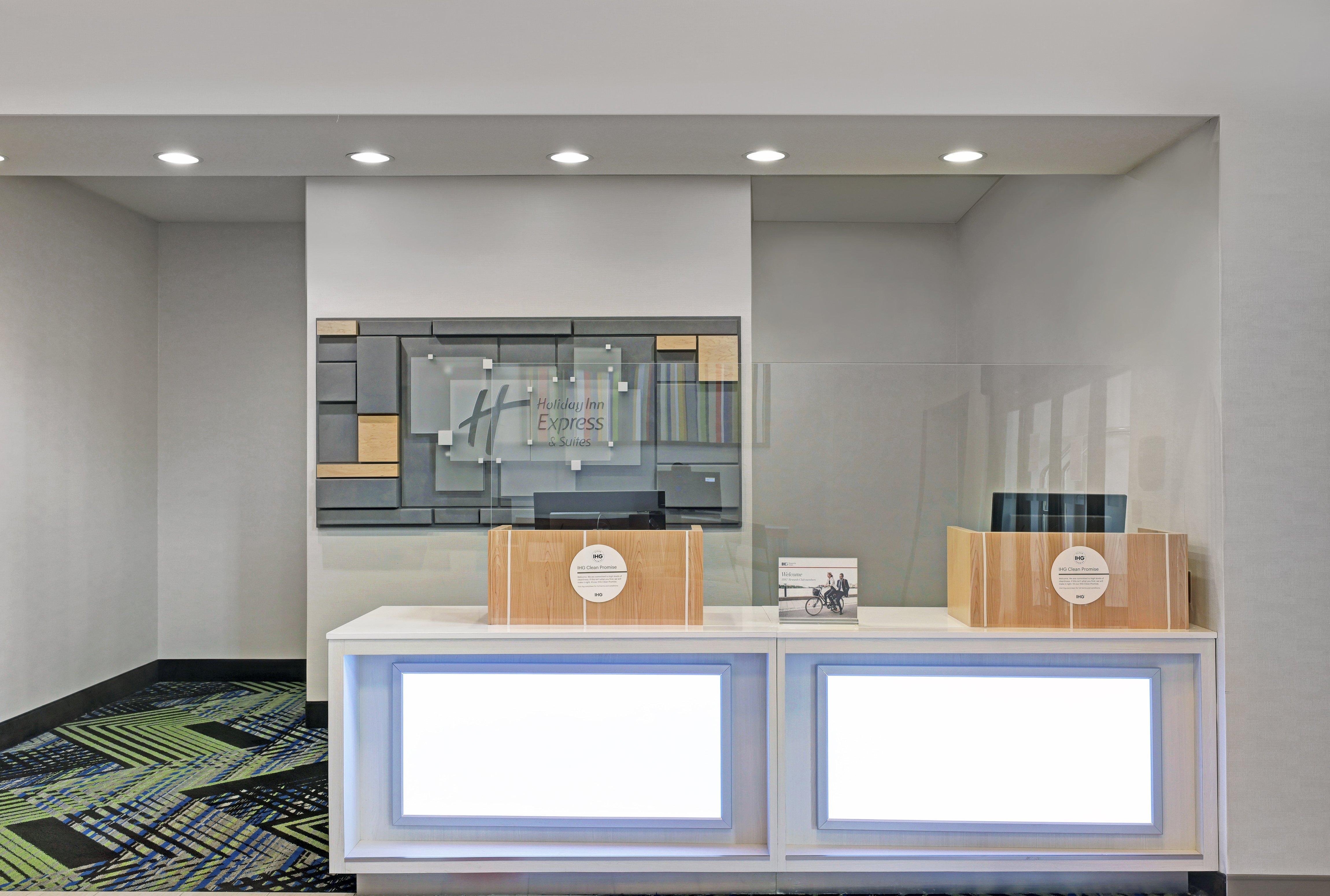 Holiday Inn Express Newport By Ihg Exterior foto