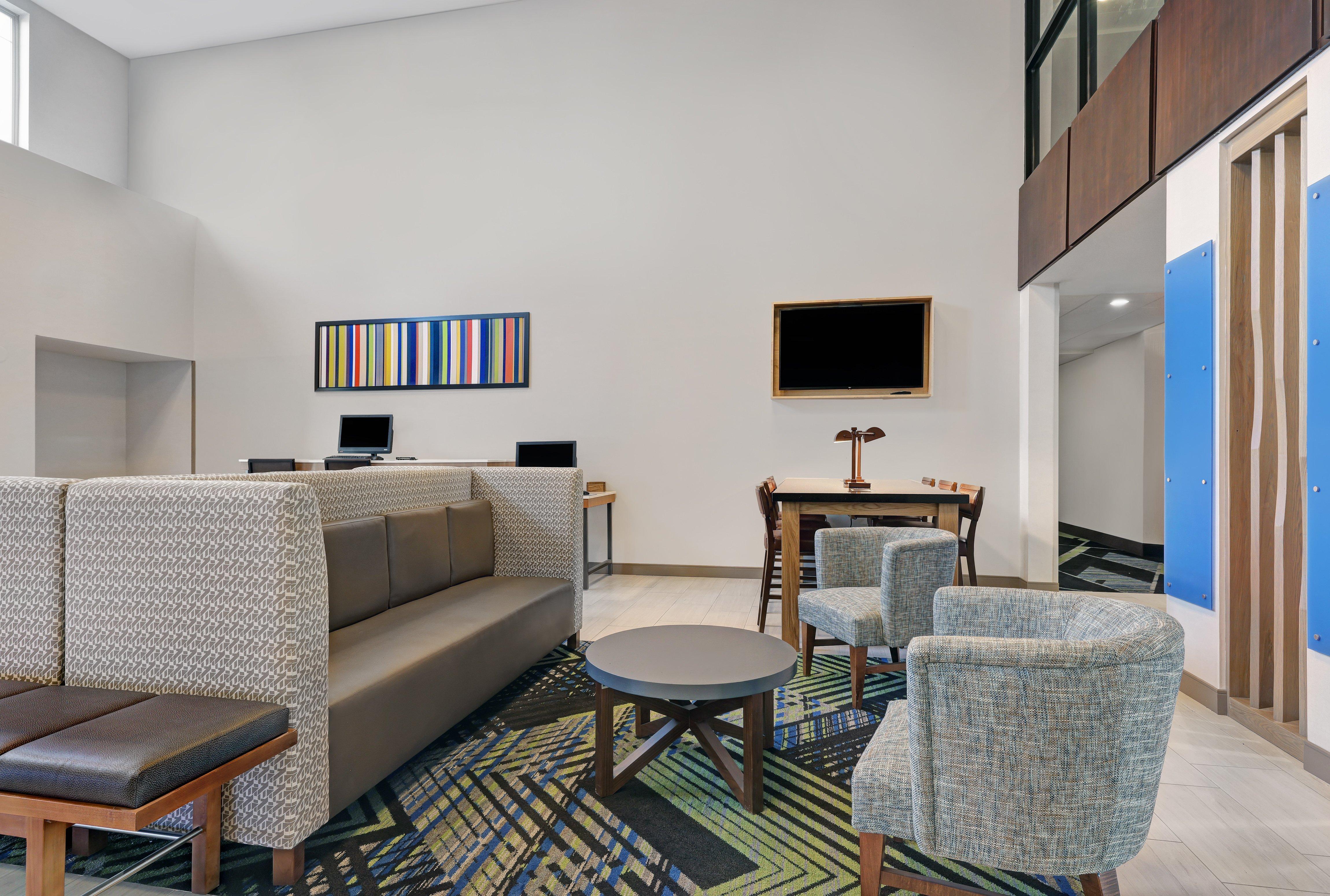 Holiday Inn Express Newport By Ihg Exterior foto