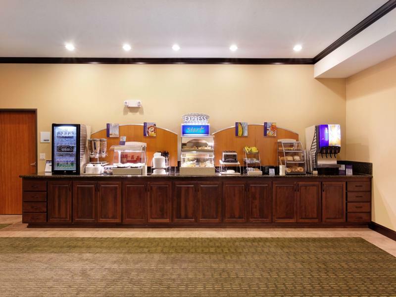 Holiday Inn Express Newport By Ihg Exterior foto
